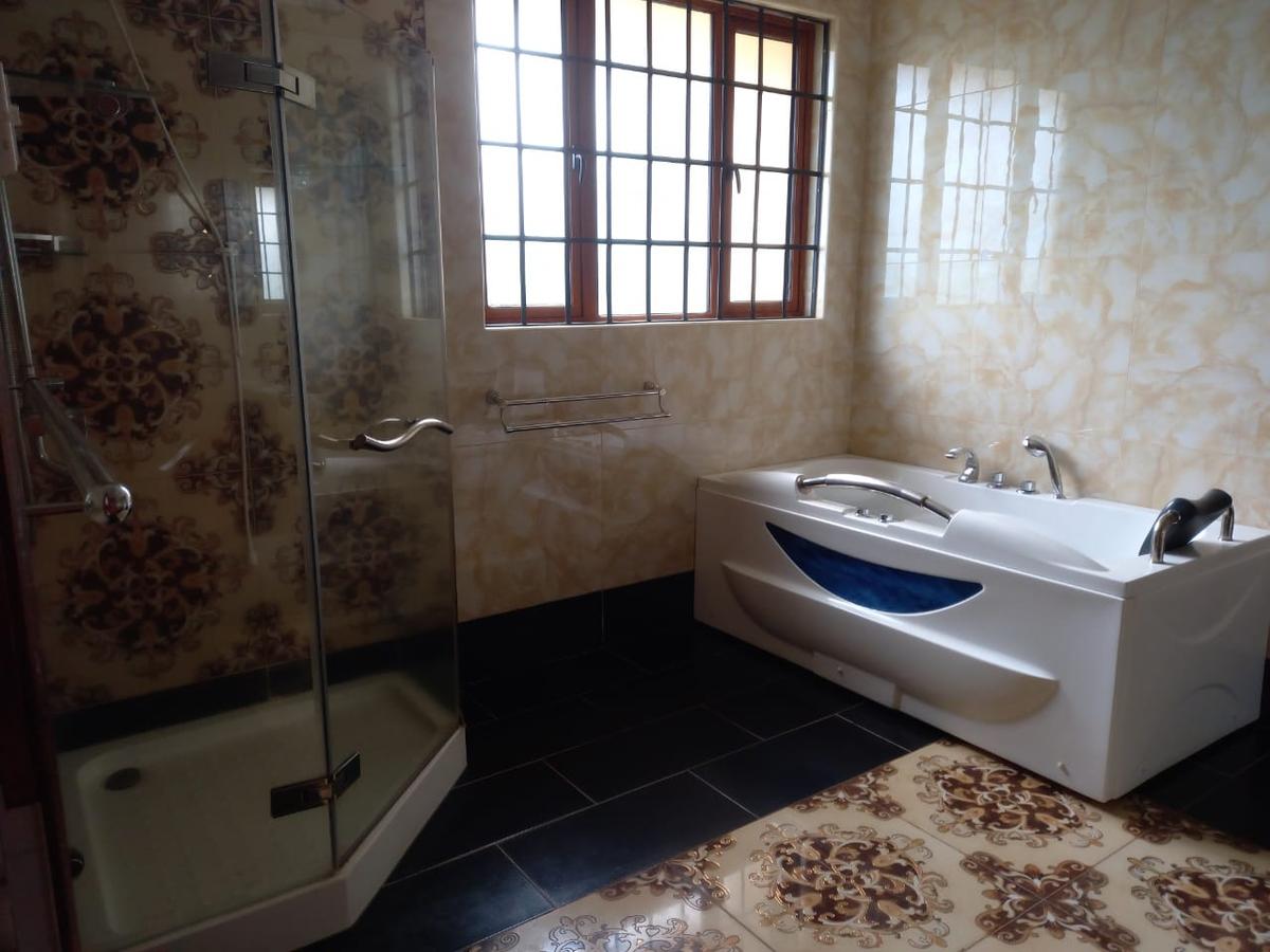 5 Bed Townhouse with En Suite in Runda - 10