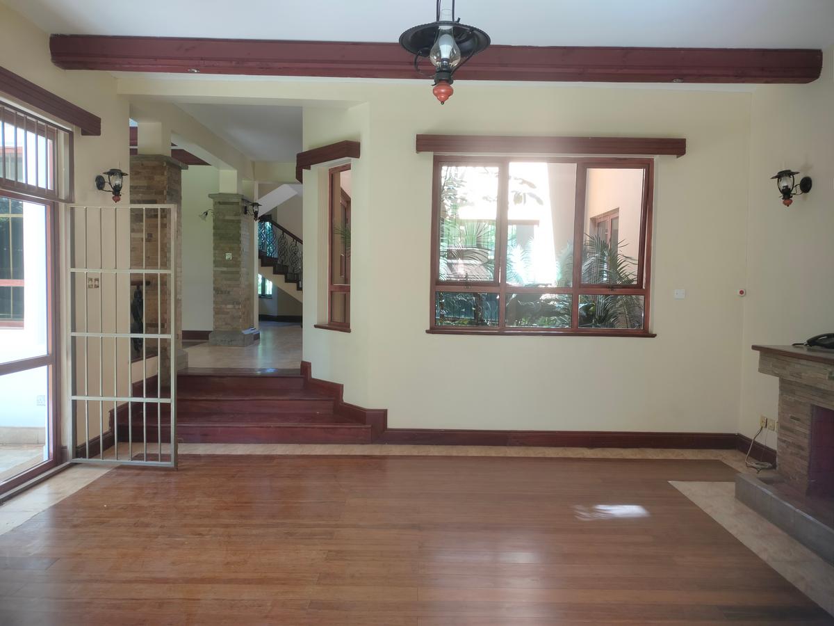 5 Bed Townhouse with Swimming Pool at Close To Germany School And Roslyn Academy - 5