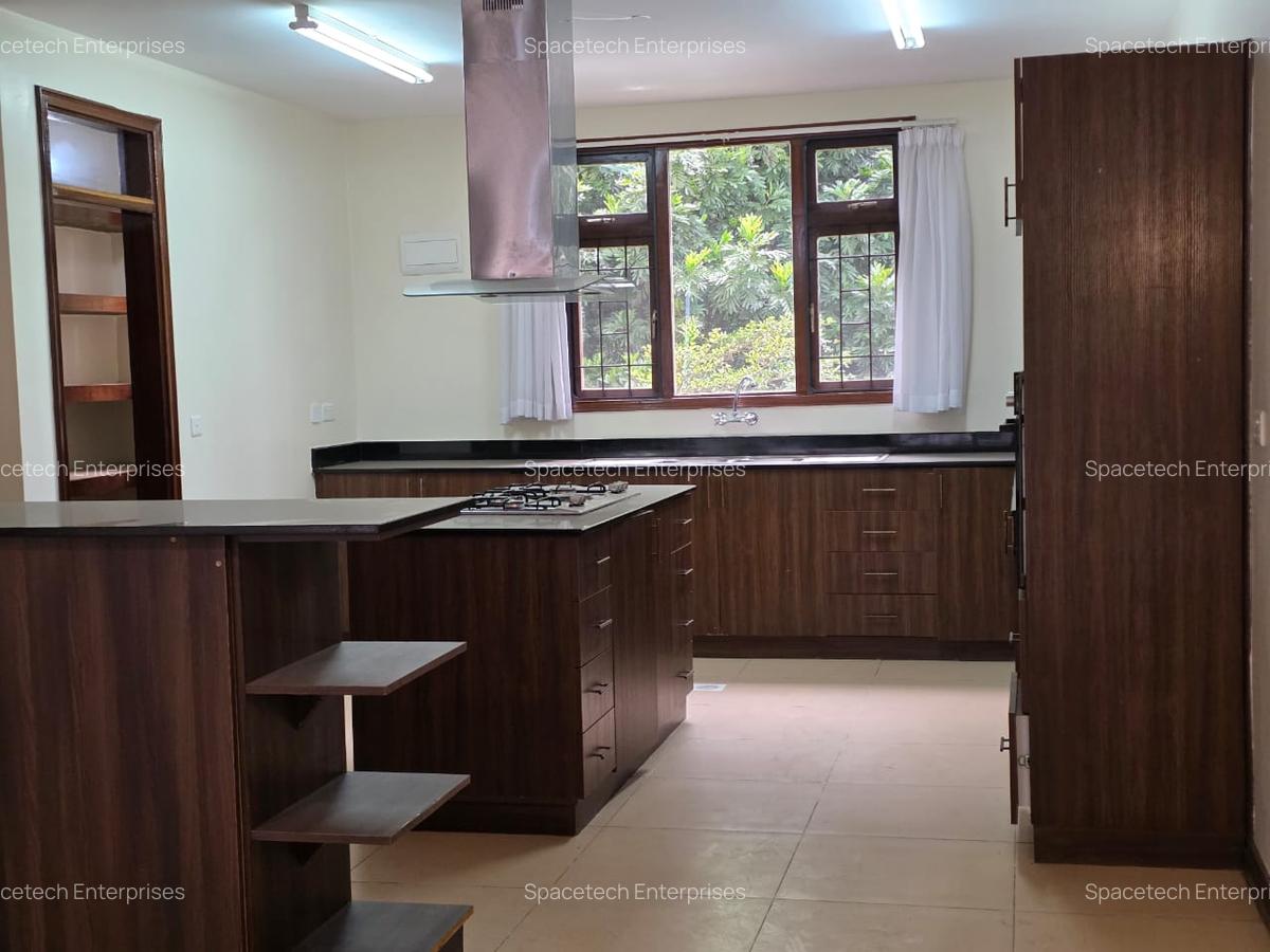 3 Bed Apartment with En Suite in Riverside - 16