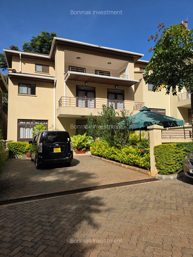 5 Bed Townhouse with En Suite at Lavington Green. - 6