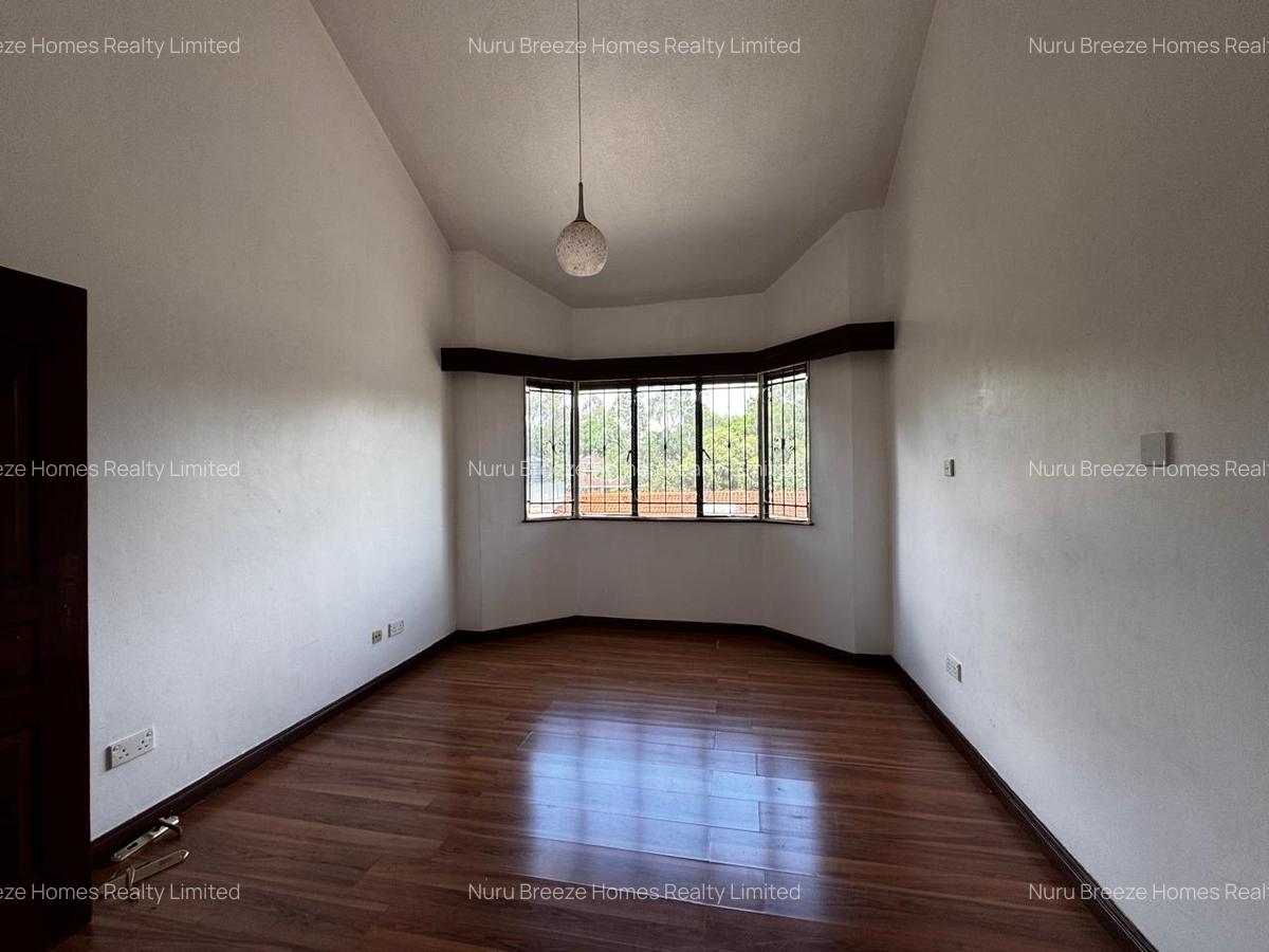 4 Bed Townhouse with En Suite in Brookside - 16