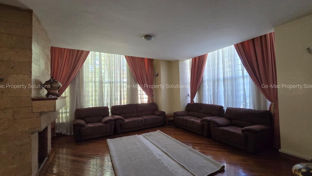 5 Bed House with En Suite in Lavington - 4