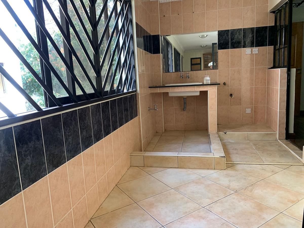 3 Bed Apartment with En Suite in Lavington - 6