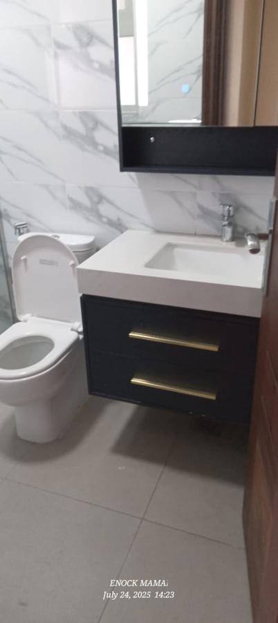 5 Bed House with En Suite at Statehouse Areas - 7