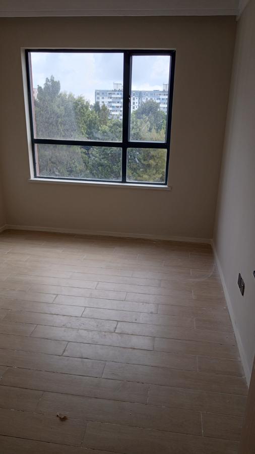 2 Bed Apartment with En Suite in Lavington - 5