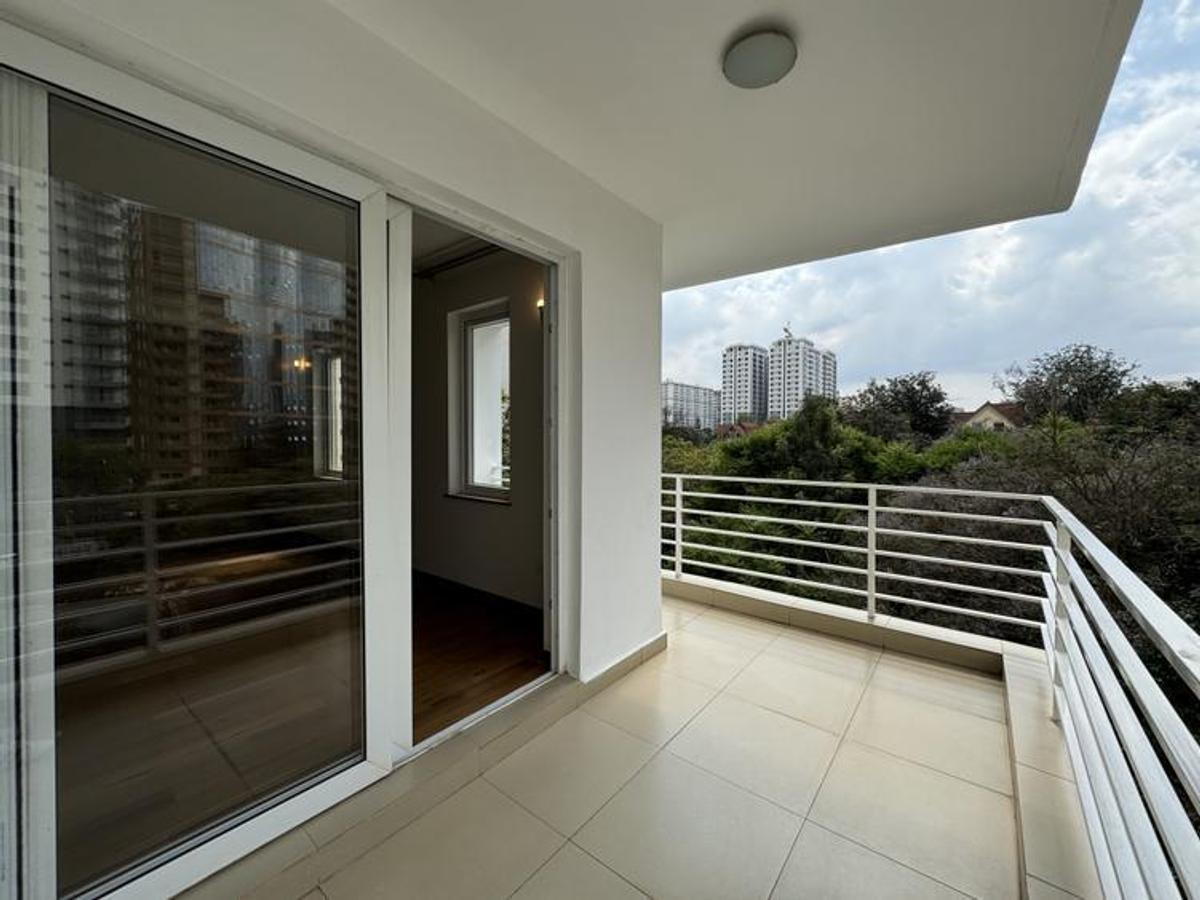 3 Bed Apartment with En Suite at Lavington - 8