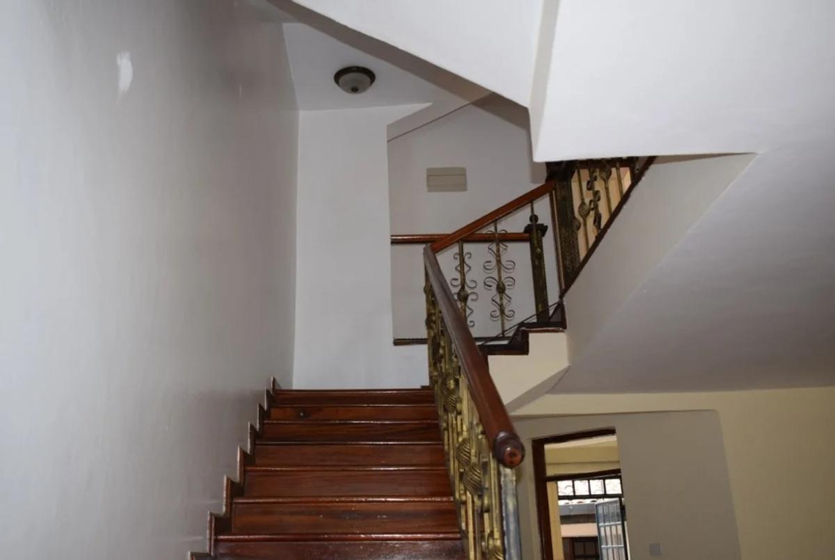 5 Bed Townhouse with En Suite at Lavington Mall - 7