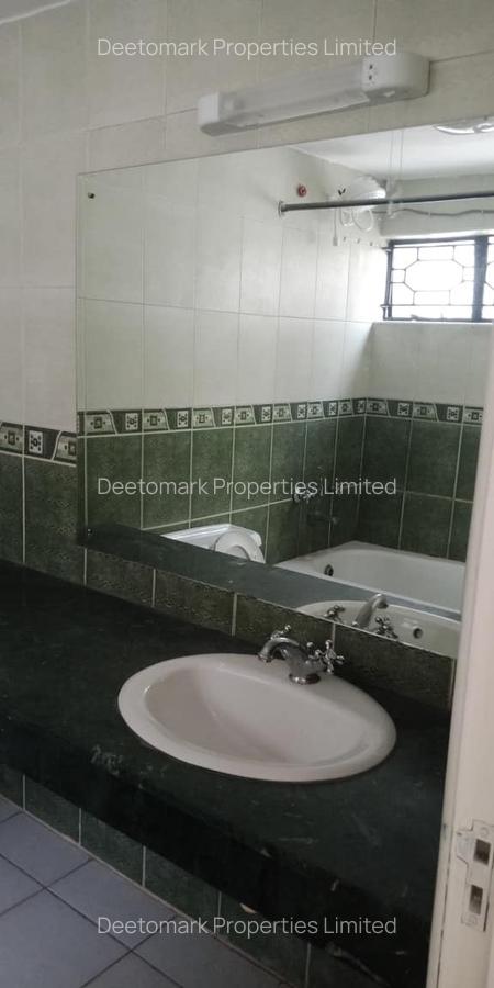 4 Bed Townhouse with En Suite at Langata - 15