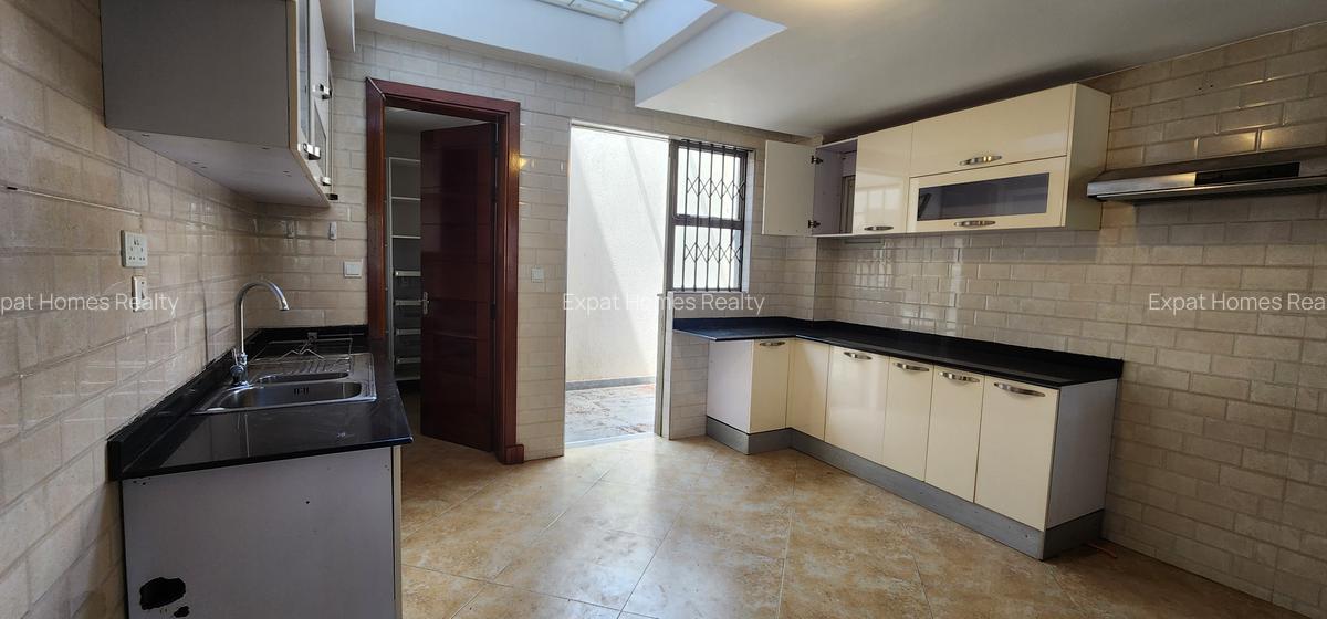 5 Bed Villa with En Suite in Lavington - 13
