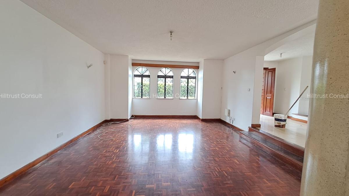 5 Bed Townhouse with En Suite in Spring Valley - 9