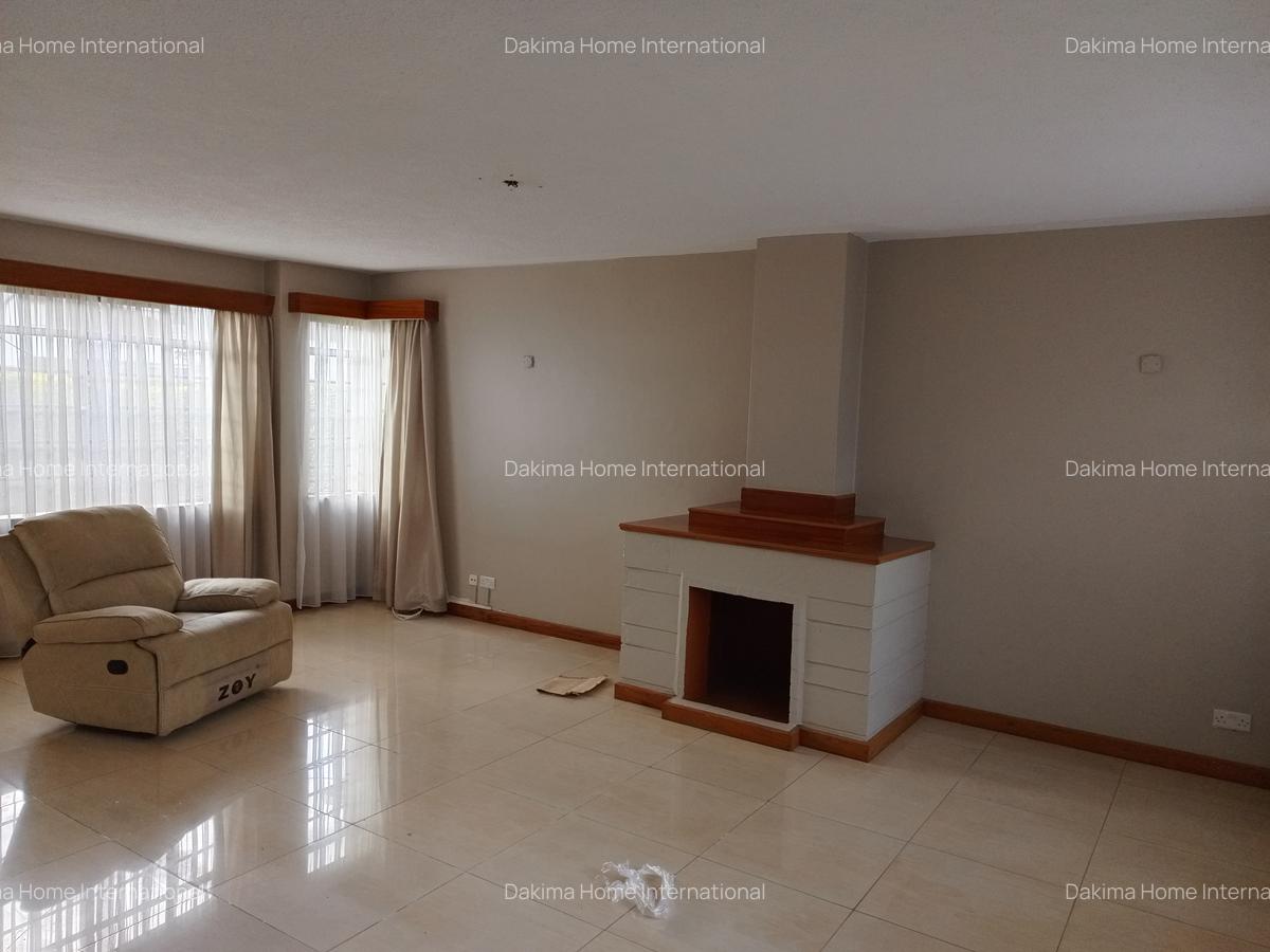 4 Bed Townhouse with En Suite in Spring Valley - 2