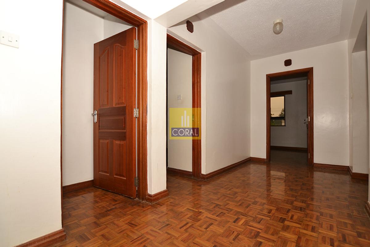 5 Bed Apartment with Parking in Parklands - 11