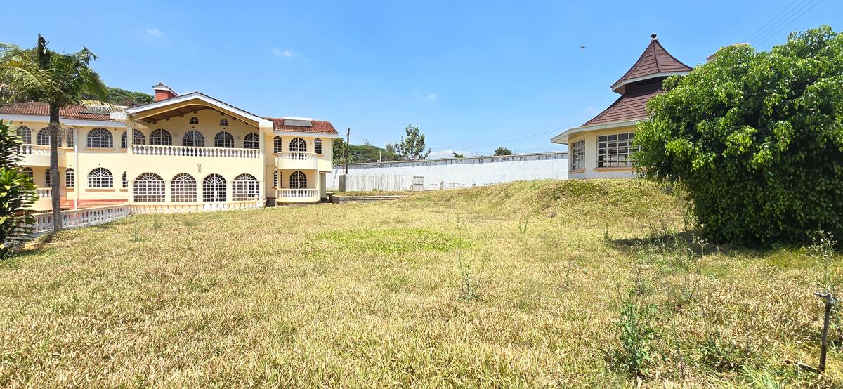 5 Bed House with En Suite at Loresho Road - 2