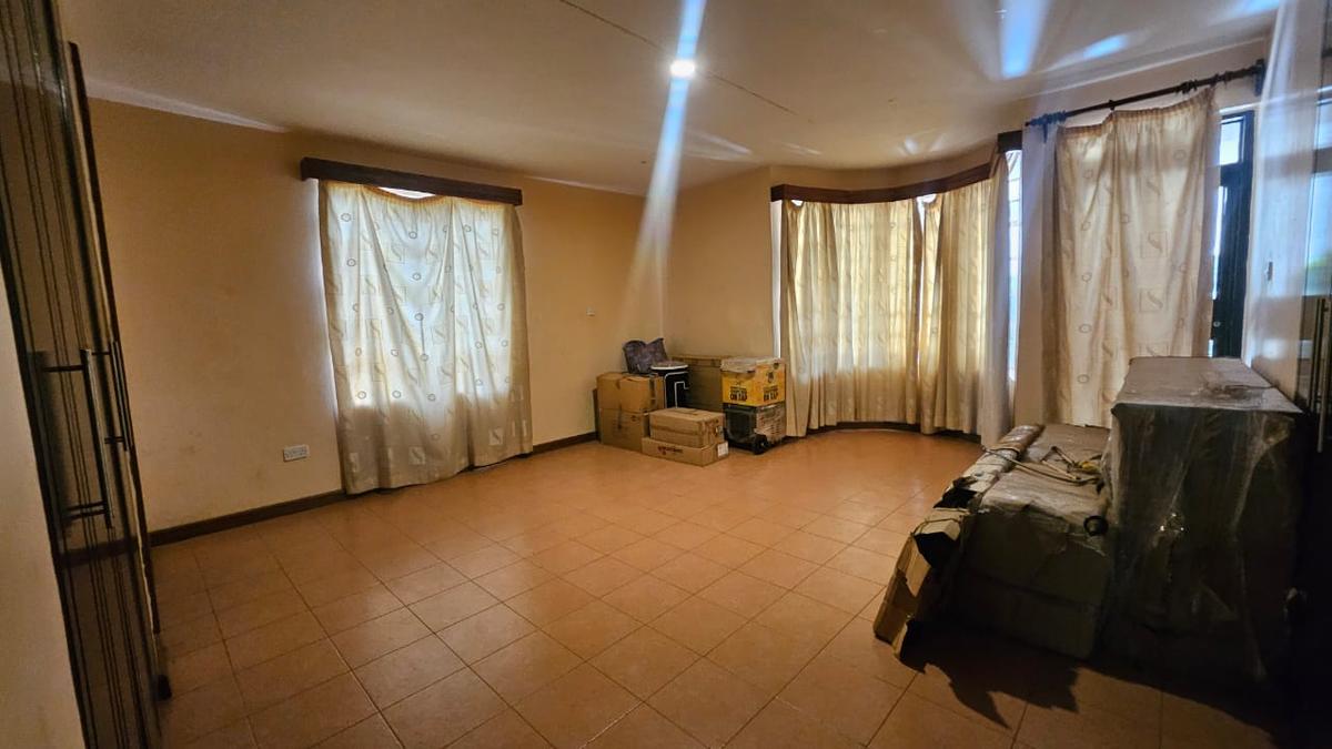 4 Bed House with En Suite at Old Runda - 5