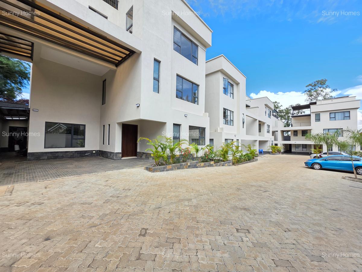 5 Bed Townhouse with En Suite at Lavington Green - 13