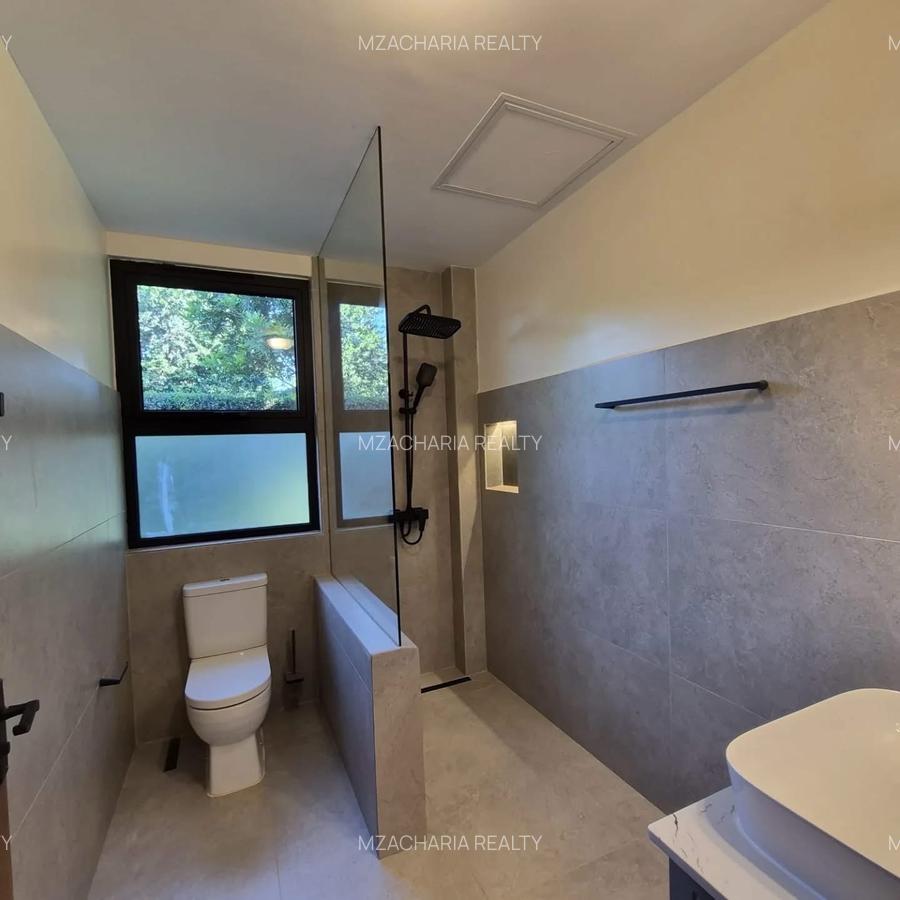 5 Bed Villa with En Suite in Runda - 13