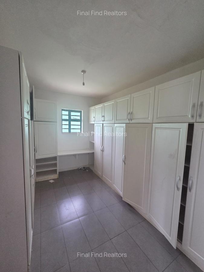 4 Bed House with En Suite in Runda - 2
