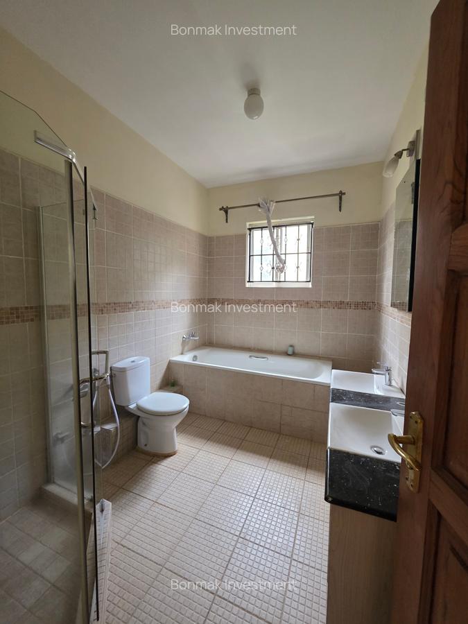 4 Bed Townhouse with En Suite at Kyuna - 9
