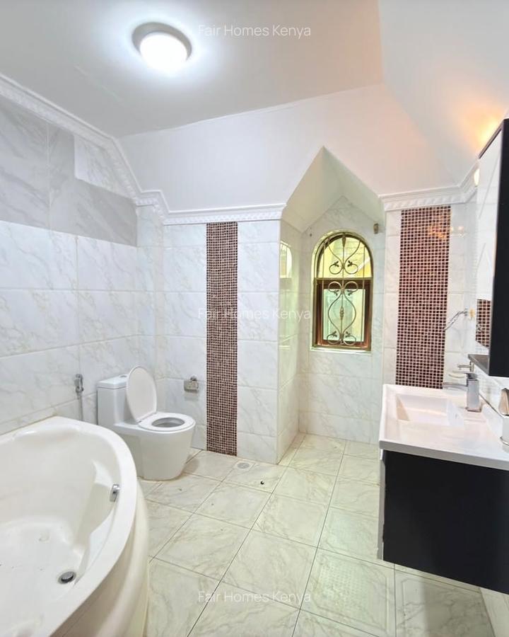 5 Bed Townhouse with En Suite at Othaya Road - 8
