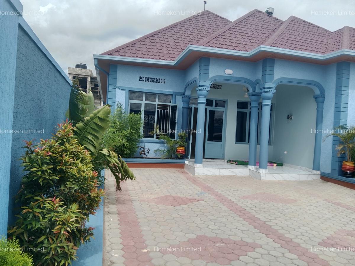 5 Bed House with Garden in Kitengela - 2