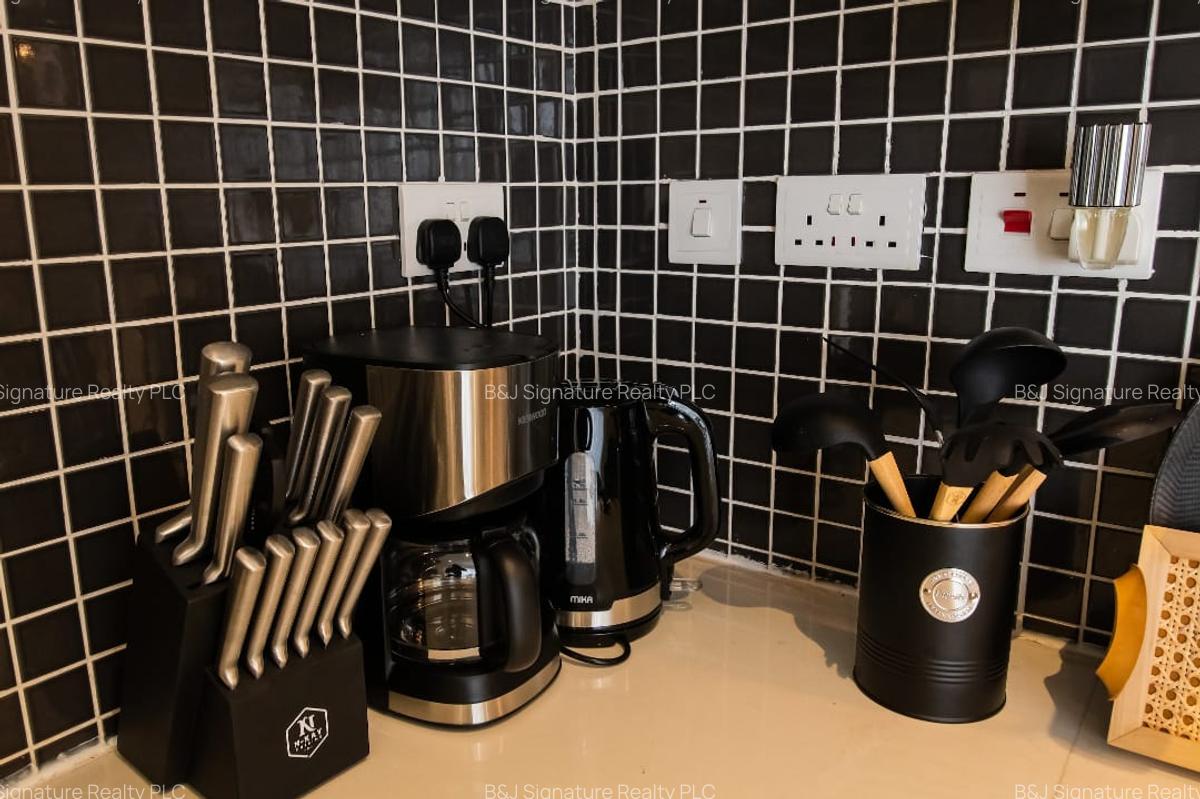 Serviced 1 Bed Apartment with En Suite in Lavington - 14