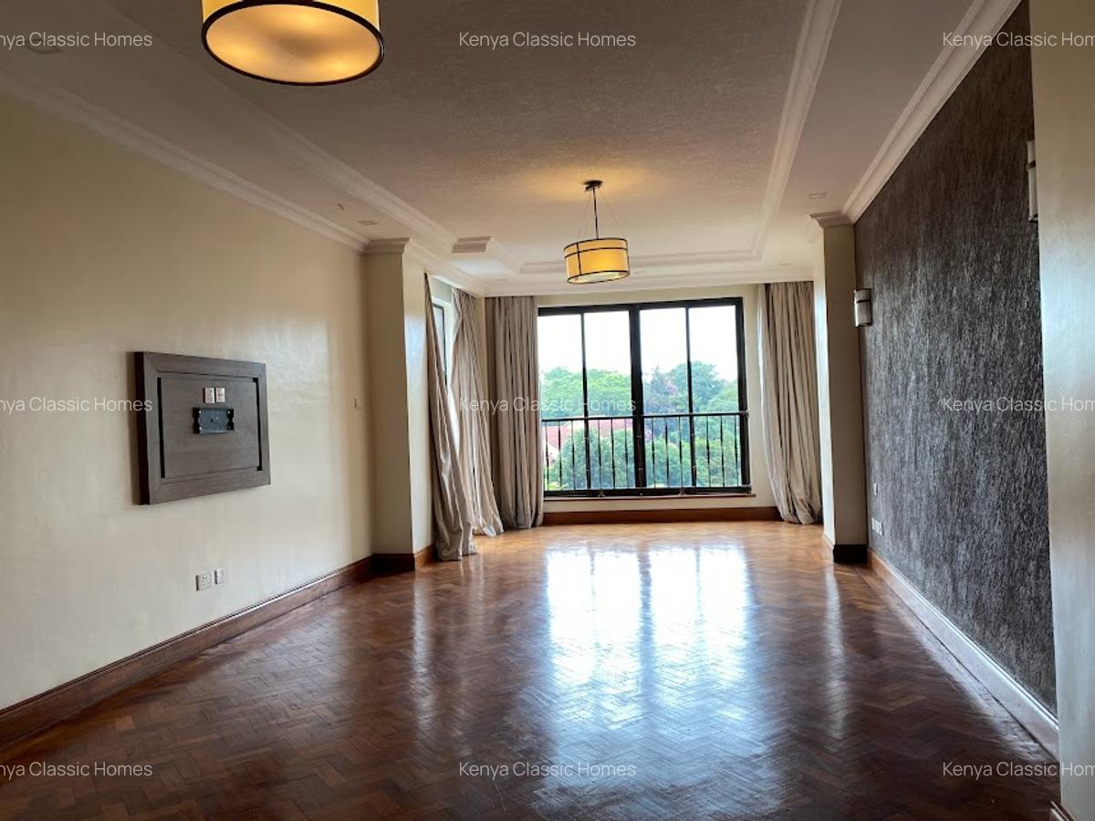 3 Bed Apartment with En Suite at Riverside - 6