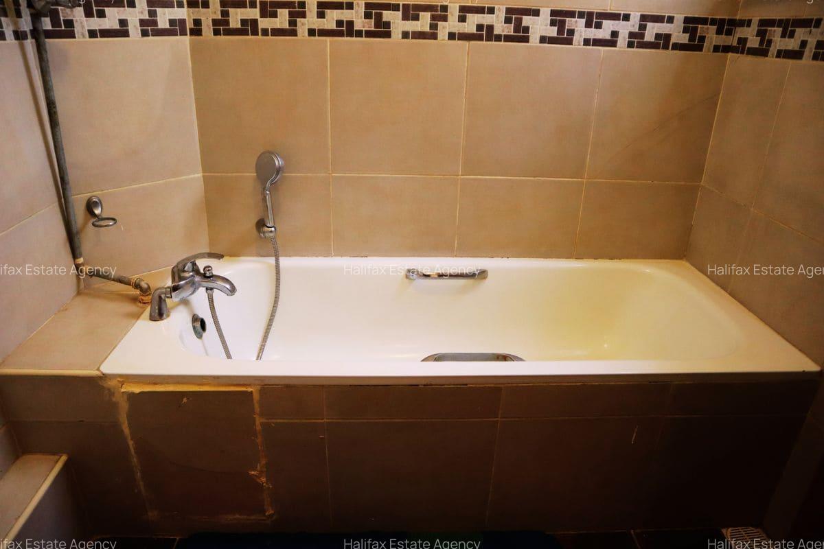 3 Bed Apartment with En Suite in Riverside - 9