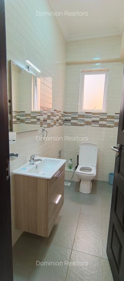 Serviced 2 Bed Apartment with En Suite at Brookside - 12