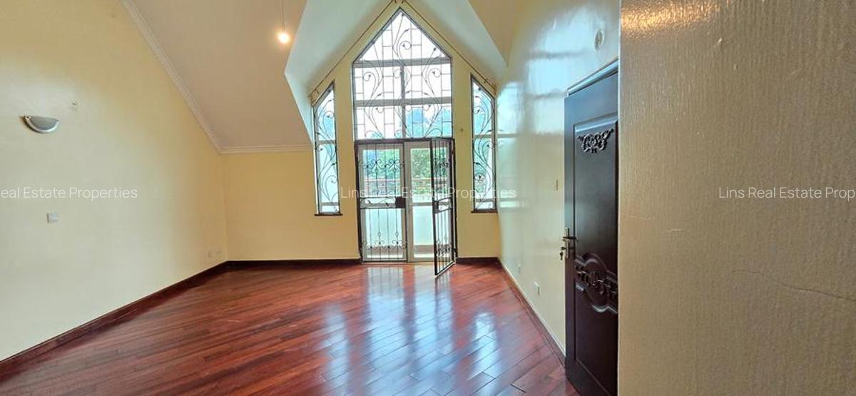 5 Bed Townhouse with En Suite in Lavington - 3