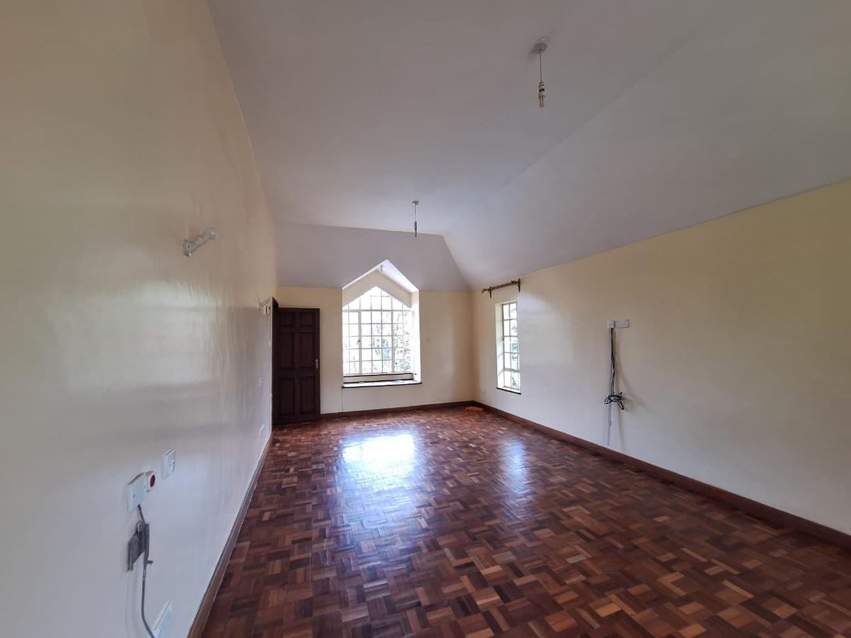 5 Bed Townhouse with En Suite in Lavington - 12