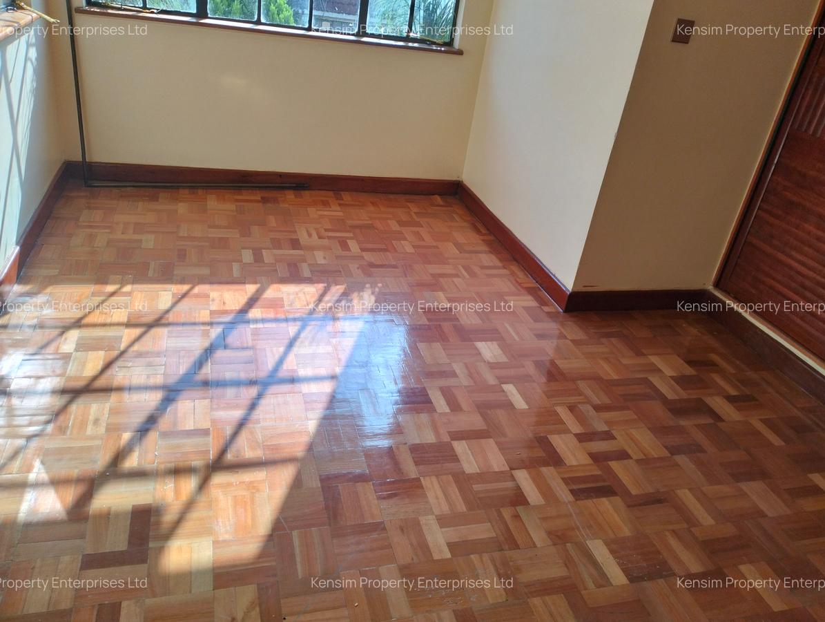 5 Bed Townhouse with En Suite in Lavington - 10