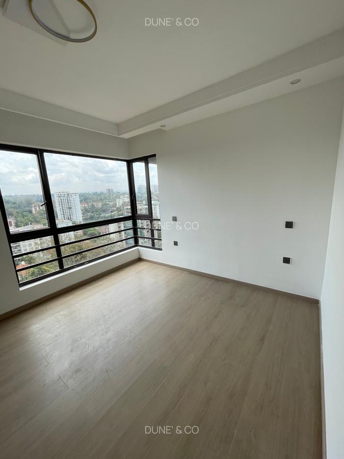 3 Bed Apartment with En Suite in Riverside - 10