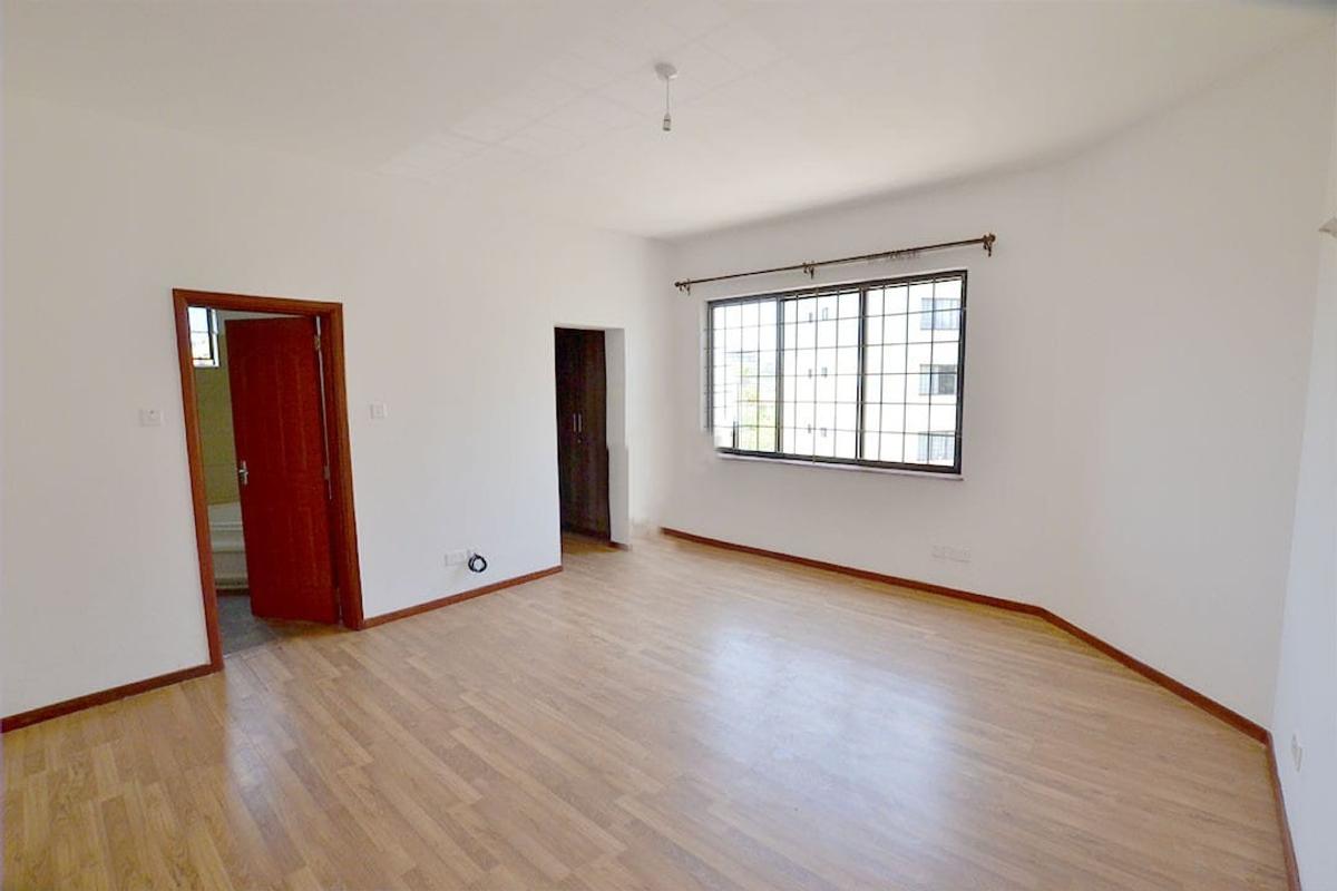 3 Bed Apartment with En Suite at Riverside Drive - 10