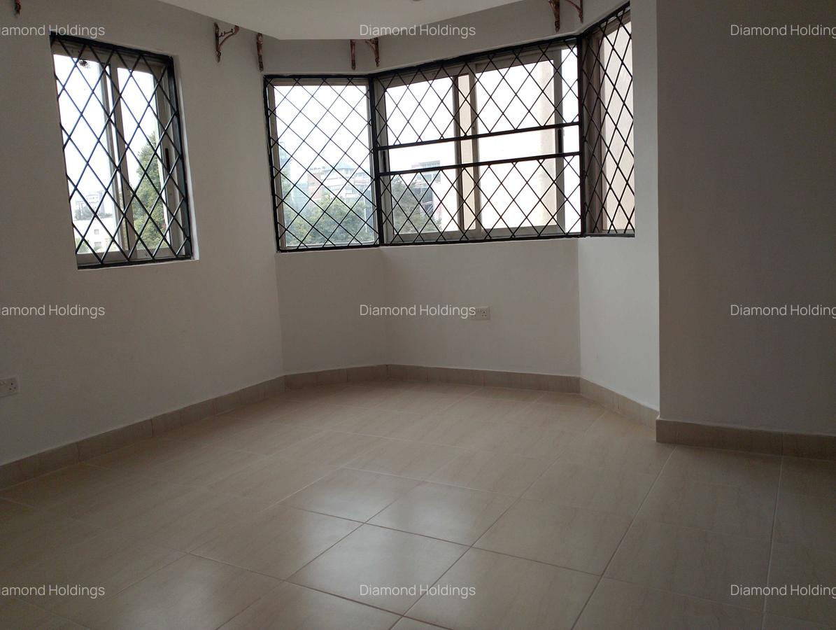 5 Bed Apartment with En Suite at Parklands - 12