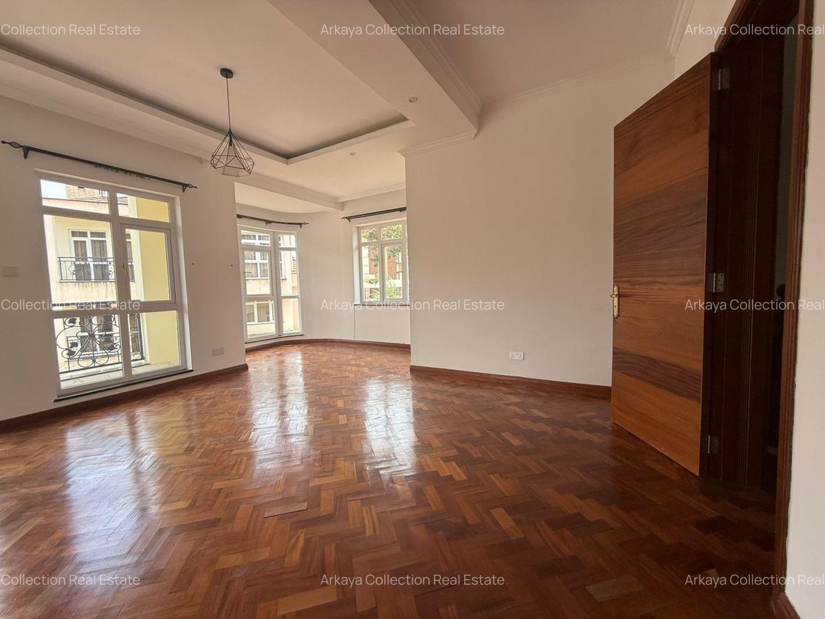 5 Bed Townhouse with En Suite in Lavington - 10