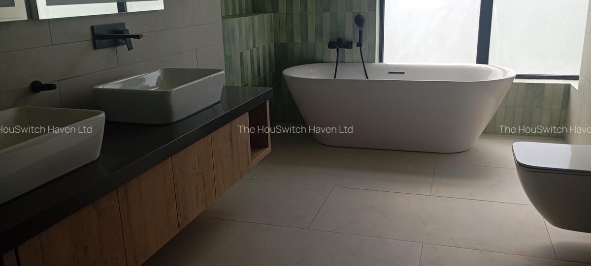 5 Bed Villa with En Suite in Westlands Area - 13