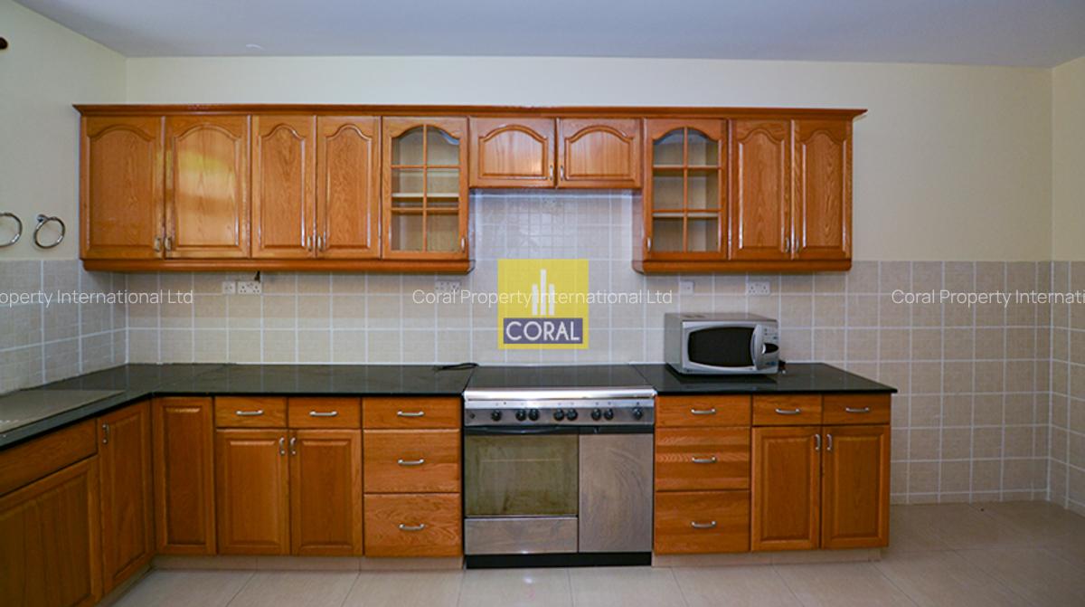 3 Bed Apartment in Riverside - 4