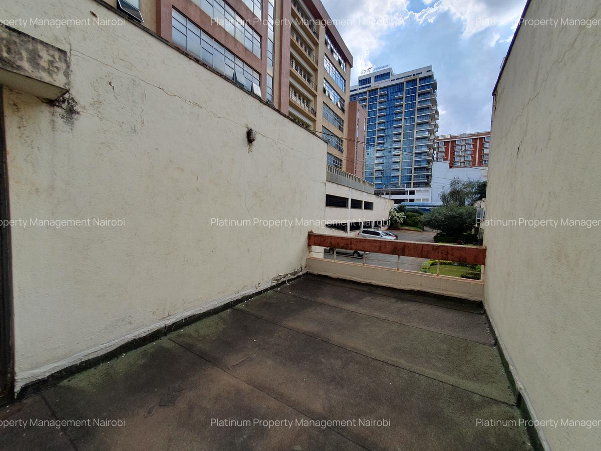 3 Bed House with Garden at Maua Close - 8