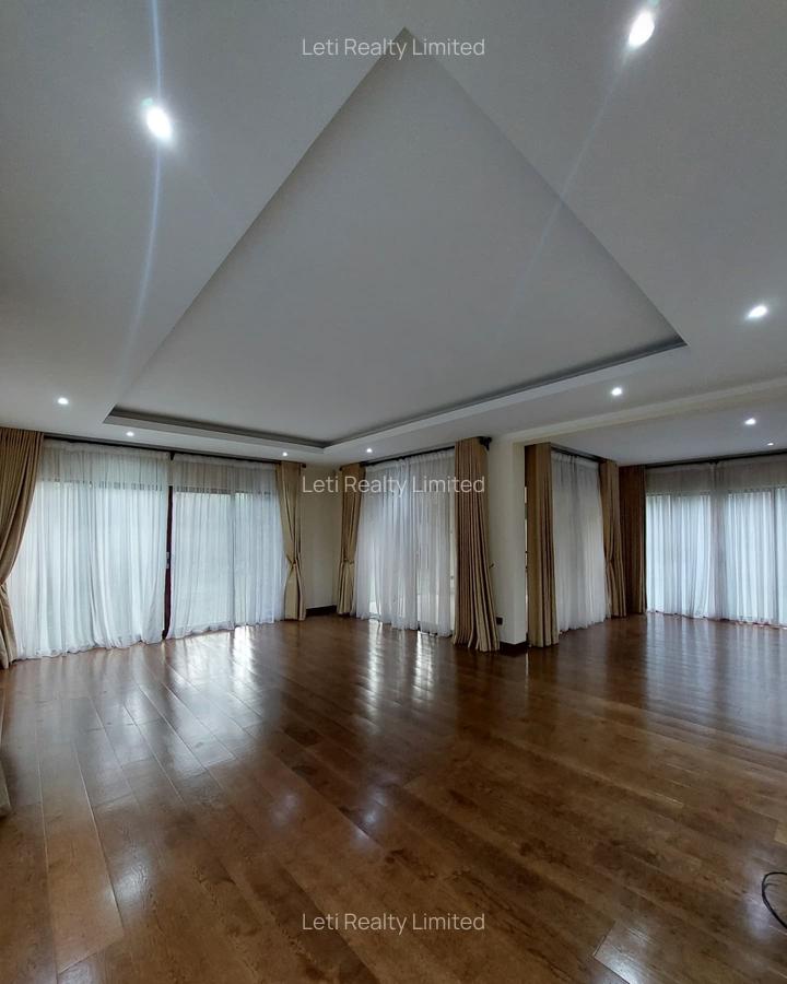 5 Bed Townhouse with En Suite in Lavington - 3