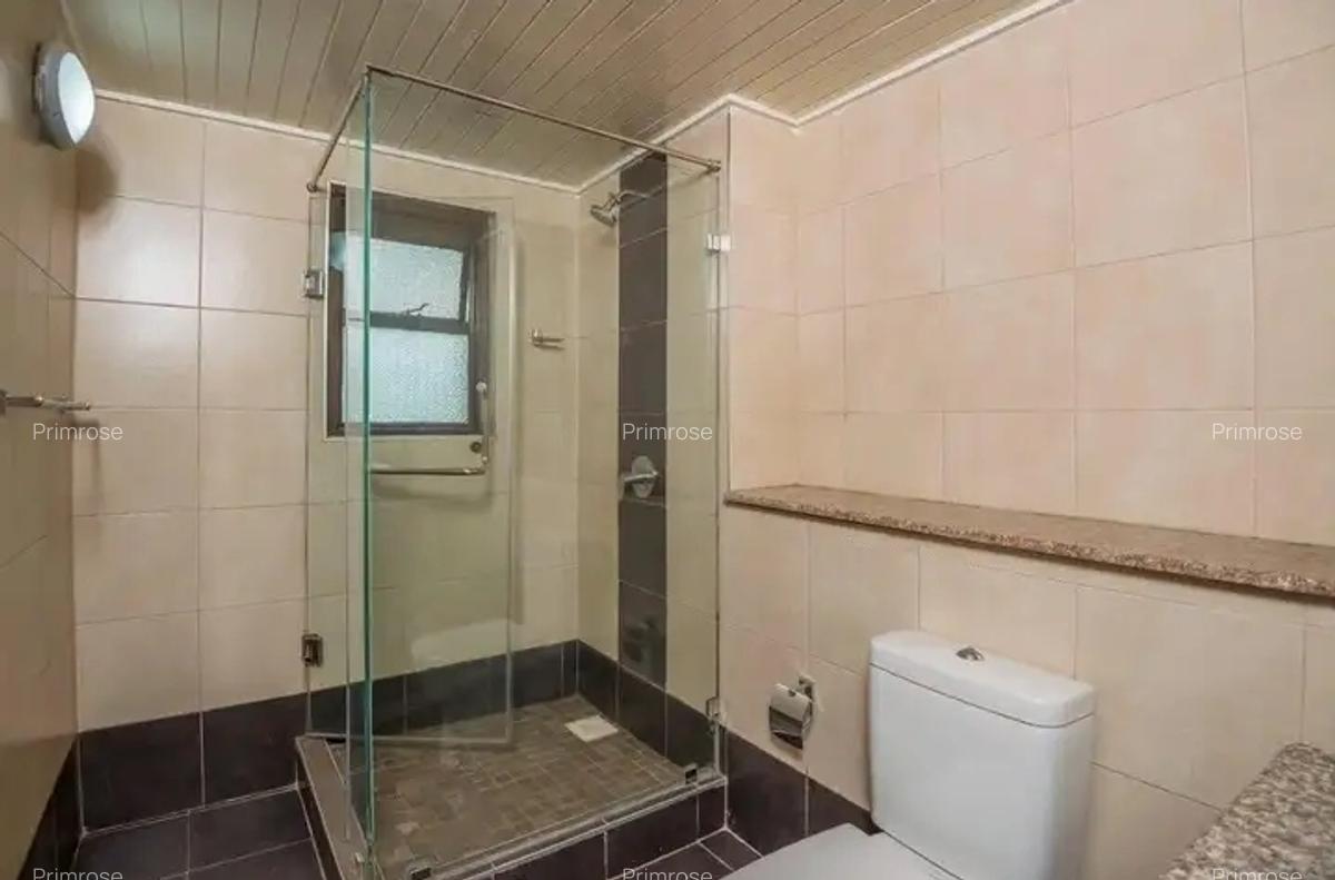 4 Bed Apartment in Riverside - 6