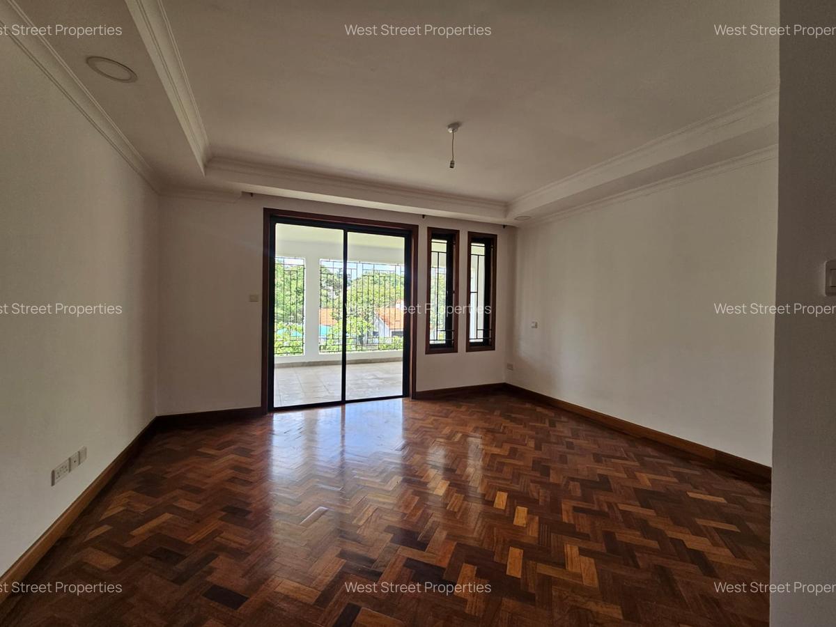 7 Bed Villa with En Suite at Lavington - 8