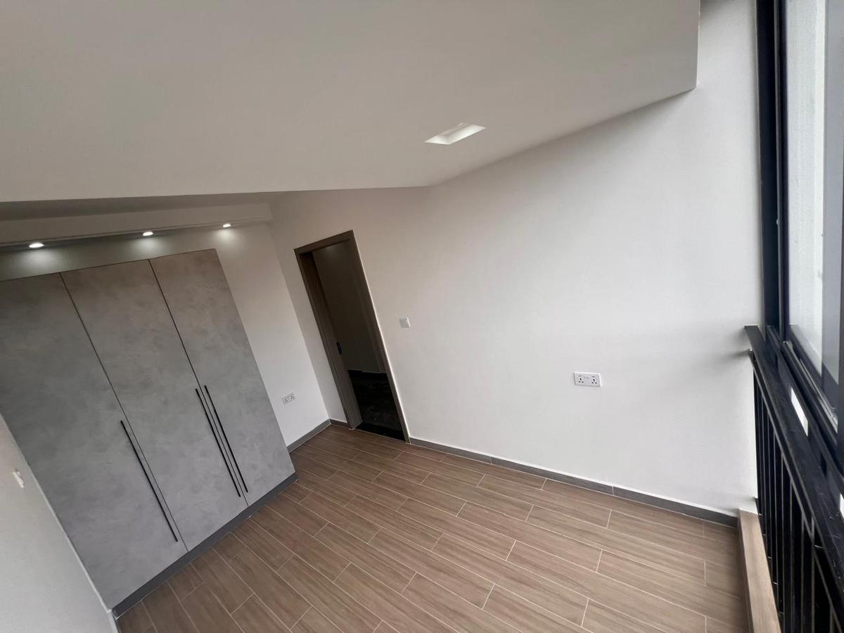 1 Bed Apartment with Gym in Riverside - 8