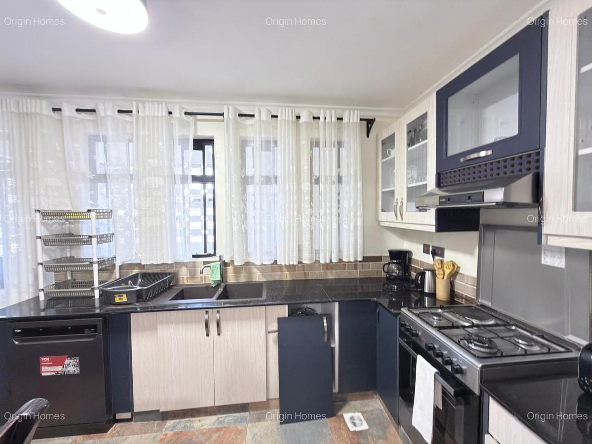 1 Bed House with En Suite in Lavington - 13