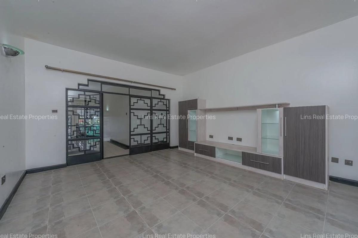 4 Bed House with En Suite in Runda - 12
