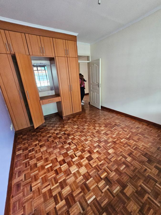 3 Bed Apartment with En Suite at Lavington - 8