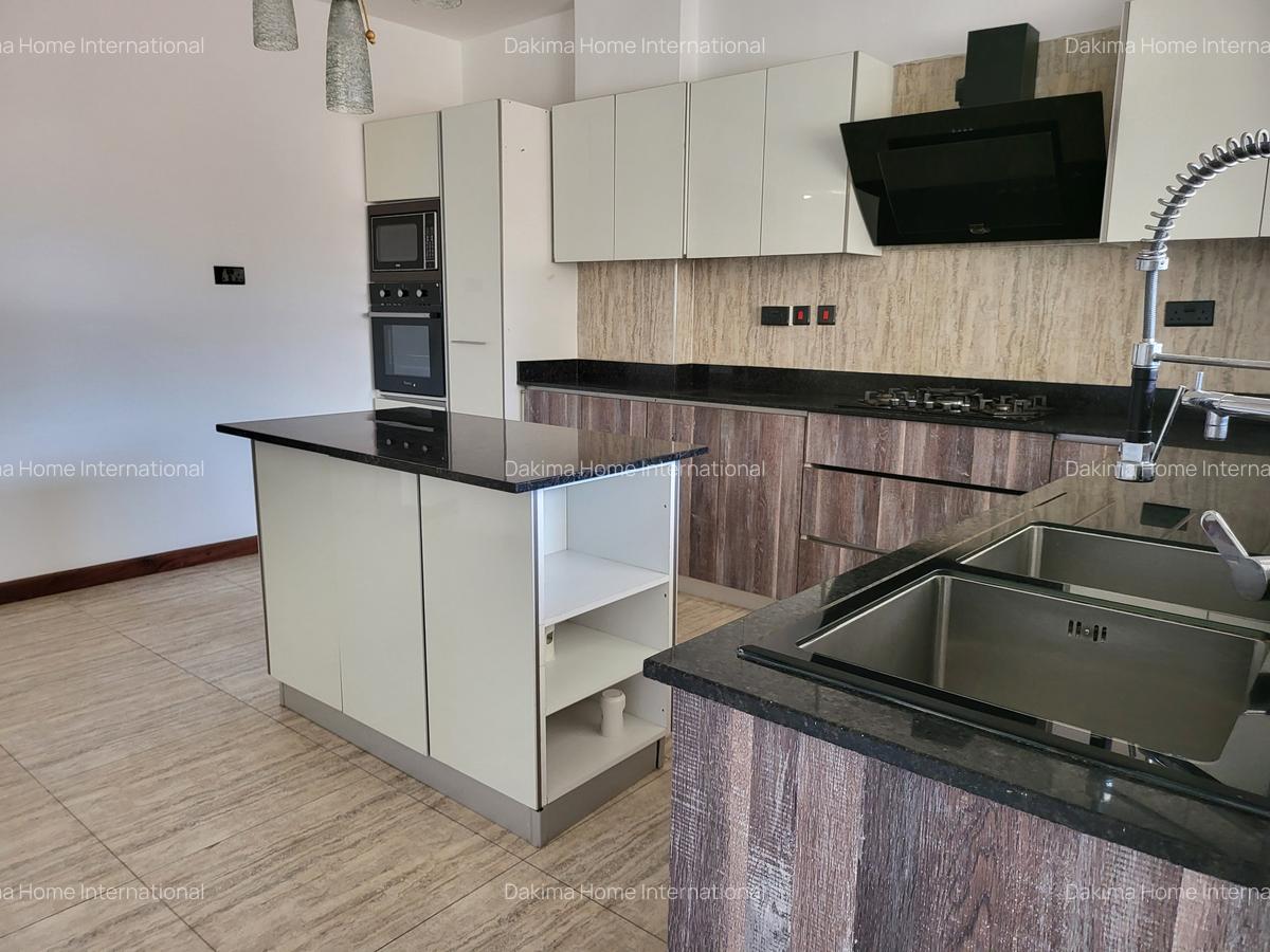 4 Bed Apartment with En Suite in General Mathenge - 1