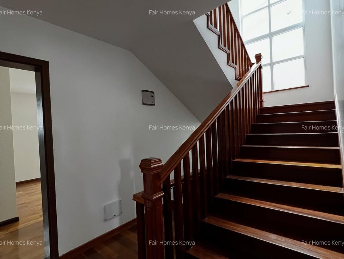 5 Bed Townhouse with En Suite at Lavington Green - 5