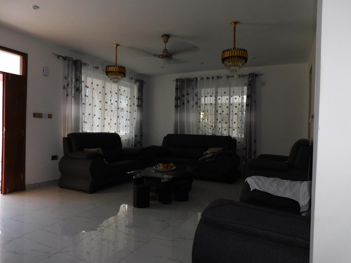 4 Bed House with En Suite at Bamburi - 8