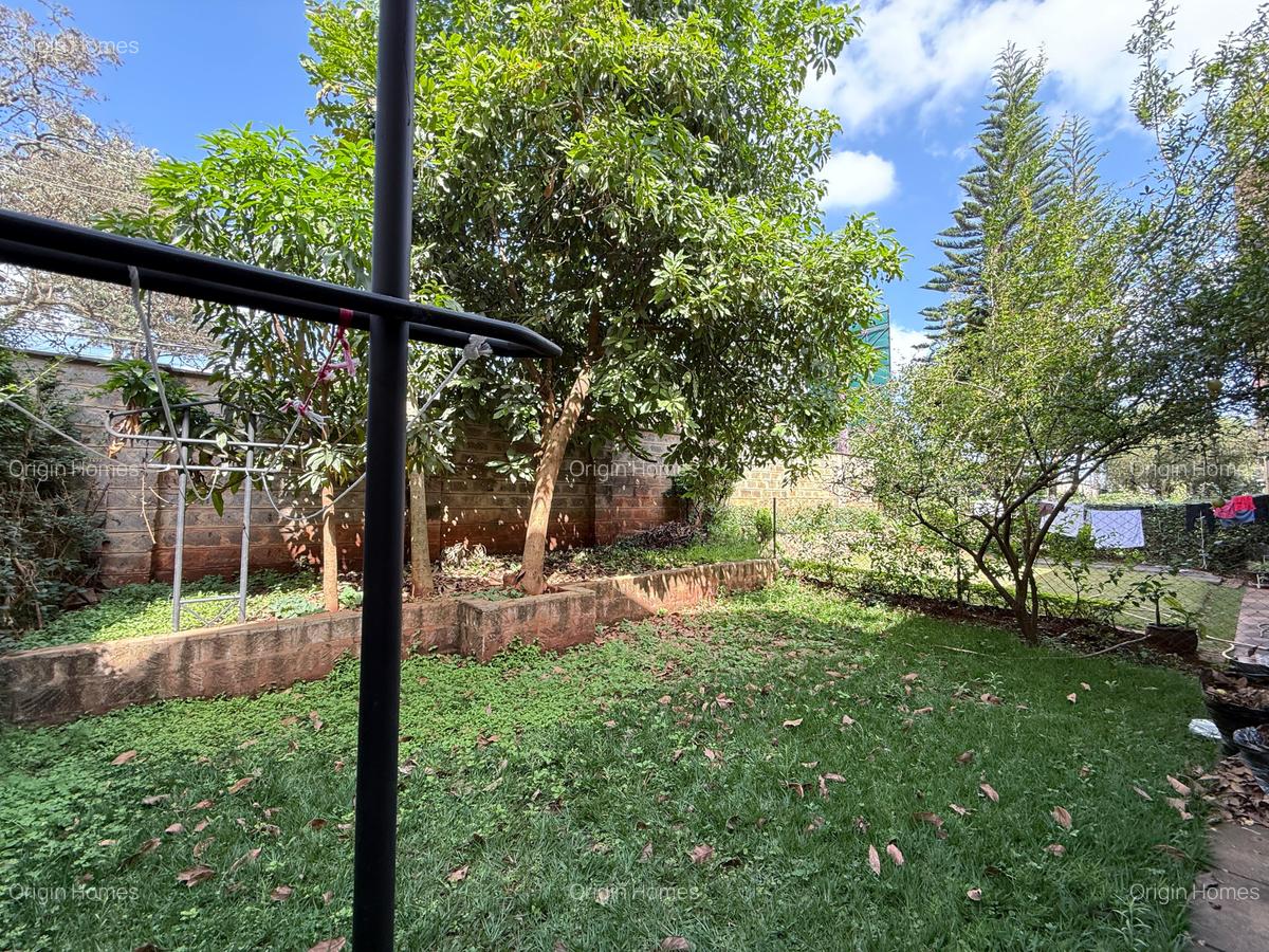 5 Bed Townhouse with En Suite at Lavington - 3