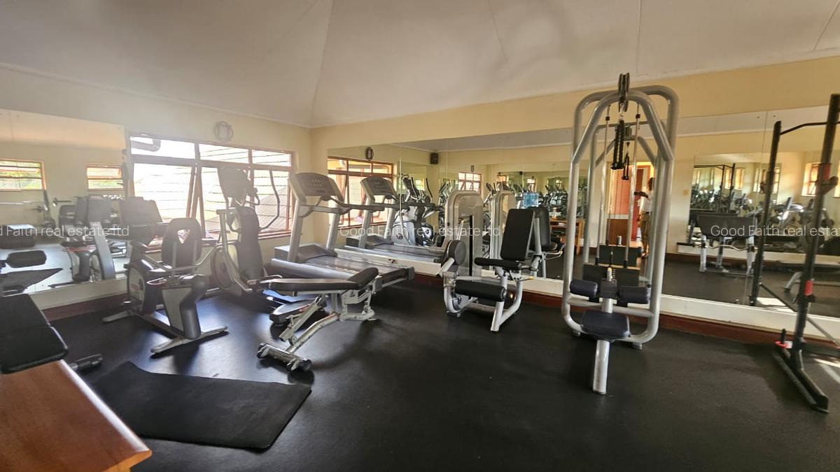 5 Bed Villa with En Suite in Runda - 18